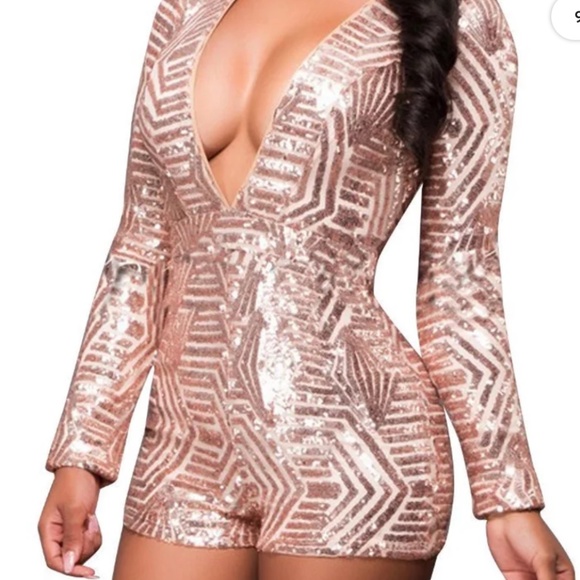 Xtaren Women's Deep V Neck Rose Gold Sequin Short Jumpsuit Romper Size Large - Picture 1 of 6